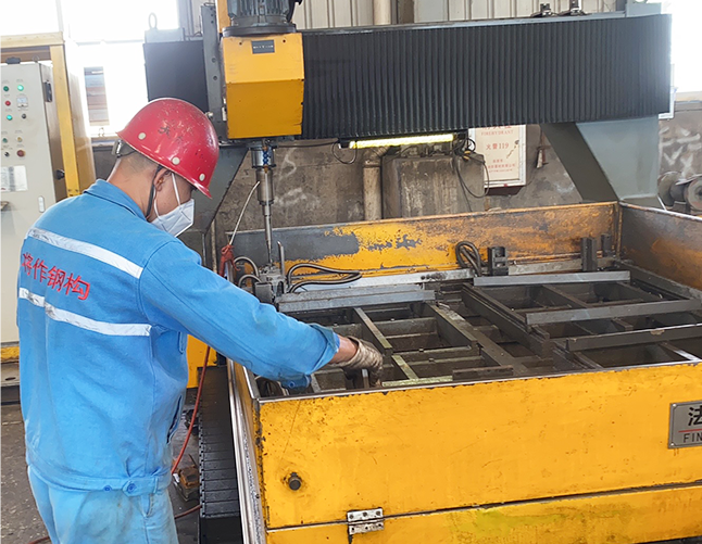 数控钻床
CNC drilling machine